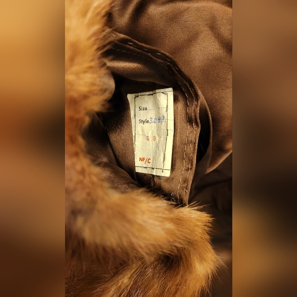 Luxurious Vintage Mink Stole - Picture 7 of 11